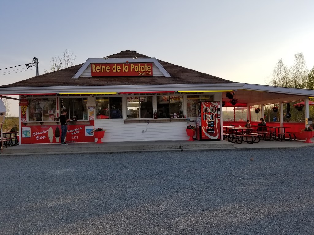 Reine de la Patate | 246 Rue Water, Danville, QC J0A 1A0, Canada | Phone: (819) 839-3183