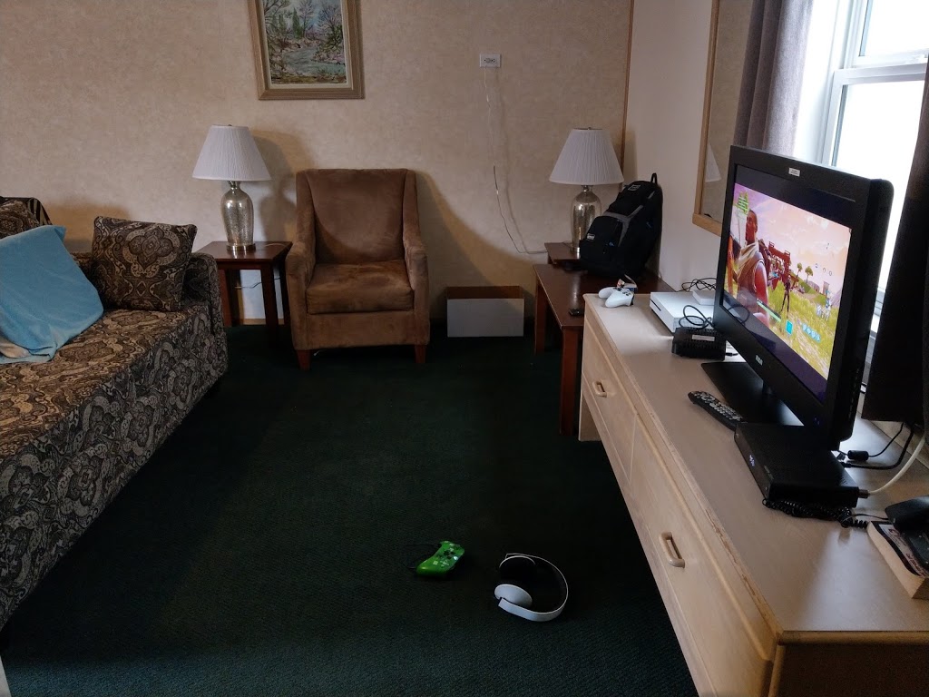 Shoreline Resort | 926 Lakeshore Dr W, Penticton, BC V2A 1C1, Canada | Phone: (866) 898-5219