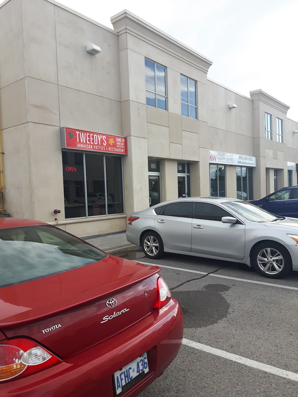 Tweedys | 16945 Leslie St #30, Newmarket, ON L3Y 9A2, Canada | Phone: (905) 853-0899