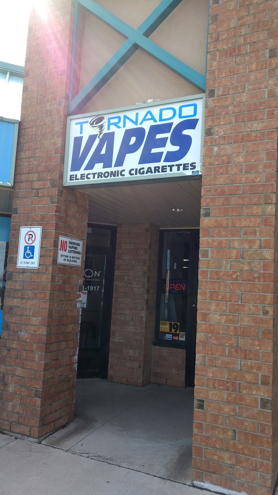 Tornado Vapes Oakville | 2530 Sixth Line, Oakville, ON L6H 6W5, Canada | Phone: (905) 257-2769