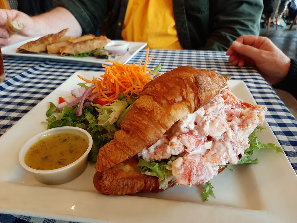 Focsle Tavern | 42 Queen St, Chester, NS B0J 1J0, Canada | Phone: (902) 275-1408