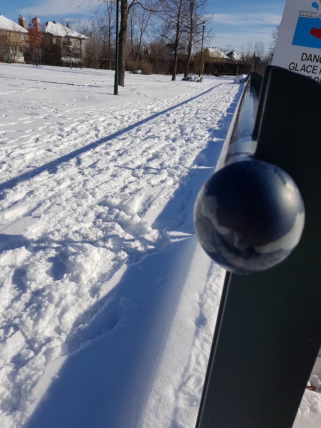 Parc canin Guillaume-Bruneau | 3275 Rue Jean-Gascon, Saint-Laurent, QC H4R 3C3, Canada | Phone: (514) 872-0311
