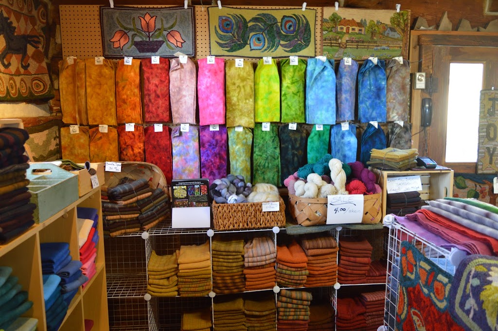 Martina Lesar Hooked Rug Studio | 16311 Mississauga Rd, Terra Cotta, ON L7C 1X8, Canada | Phone: (905) 838-3022