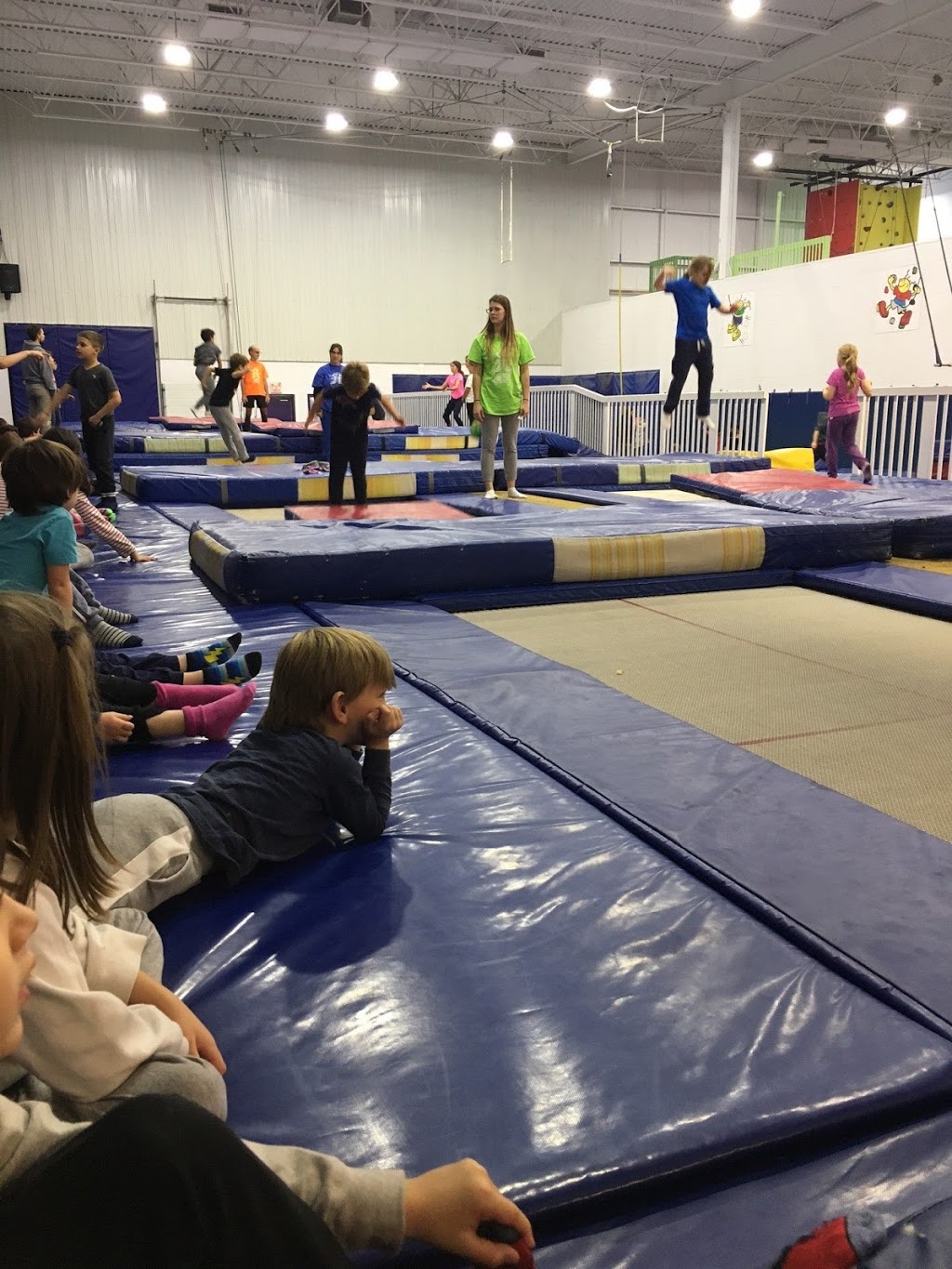 Club De Trampoline Acrosport | 1365 Boulevard Dagenais O, Laval, QC H7L 5Z9, Canada | Phone: (450) 622-0077