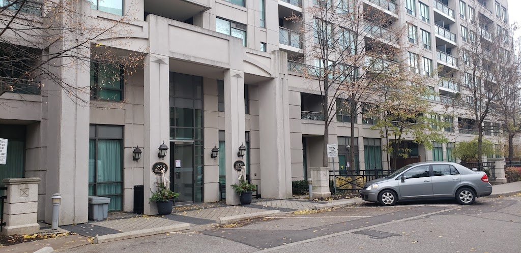 Hemingway Residence The | 205 The Donway W, North York, ON M3C 4G6, Canada | Phone: (416) 444-1653