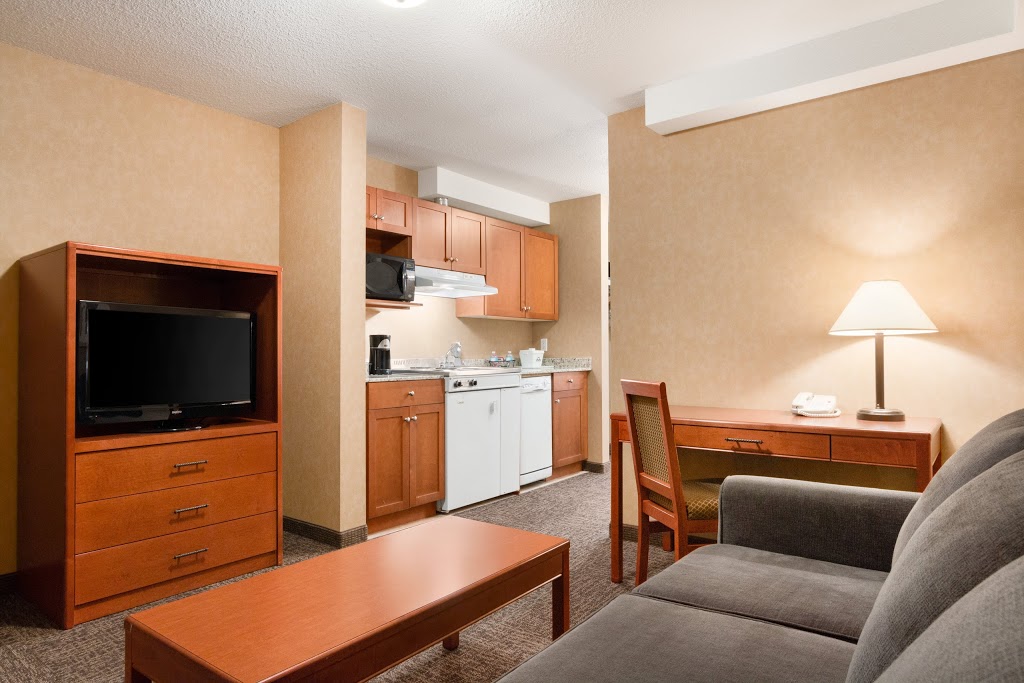 Days Inn & Suites by Wyndham Cochrane | 5 Westside Dr, Cochrane, AB T4C 1M1, Canada | Phone: (403) 932-5588