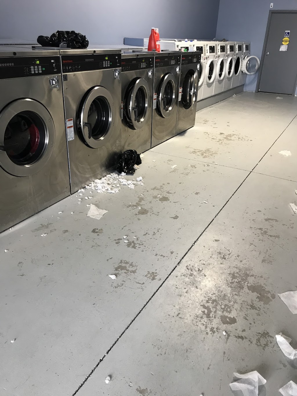 COIN LAUNDRY AND DRY CLEANERS | 20 Dewside Dr #4, Brampton, ON L6R 3C2, Canada | Phone: (647) 391-4032