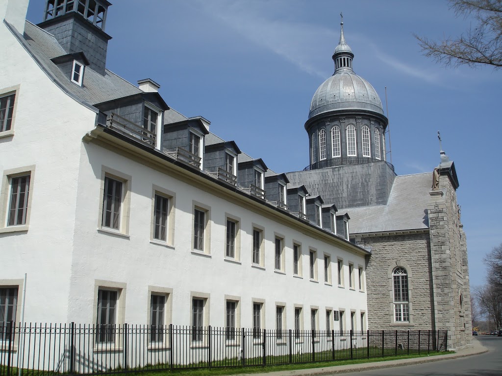 Middle School Marie-De-Lincarnation | 725 Rue Hart, Trois-Rivières, QC G9A 4R9, Canada | Phone: (819) 379-3223