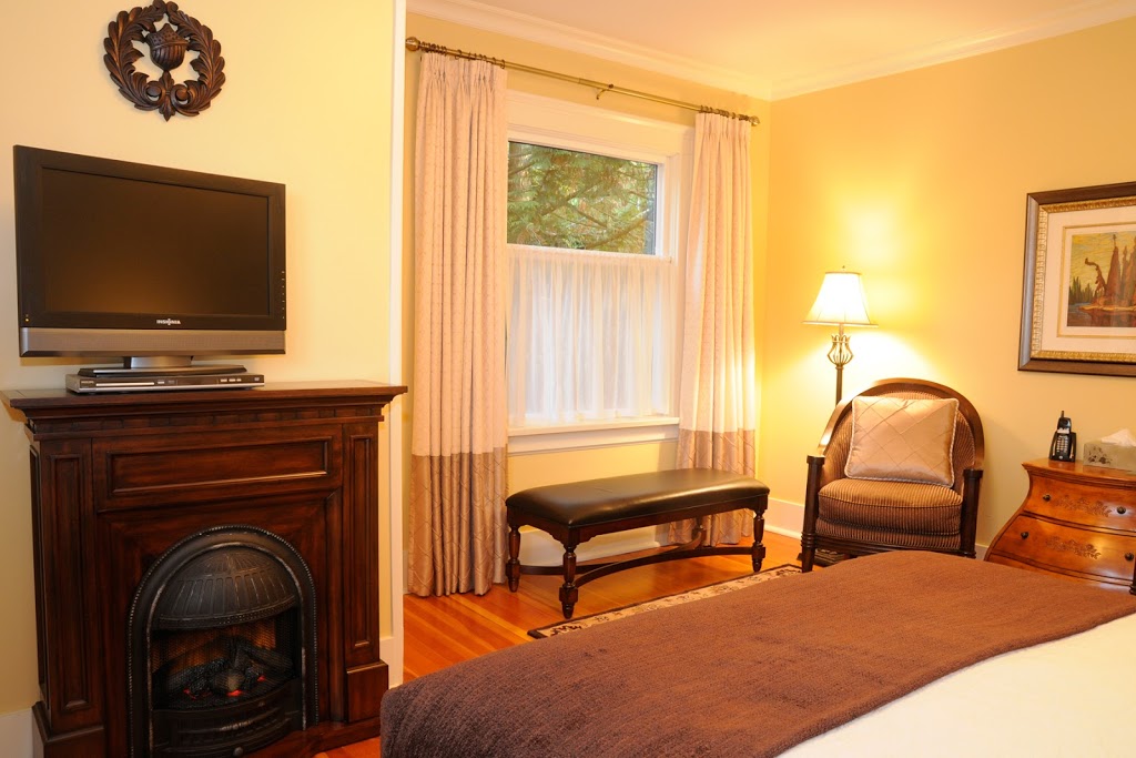 Haddon House Vacation Rental | 5558 Buckingham Ave, Burnaby, BC V5E 2A1, Canada | Phone: (604) 522-2363