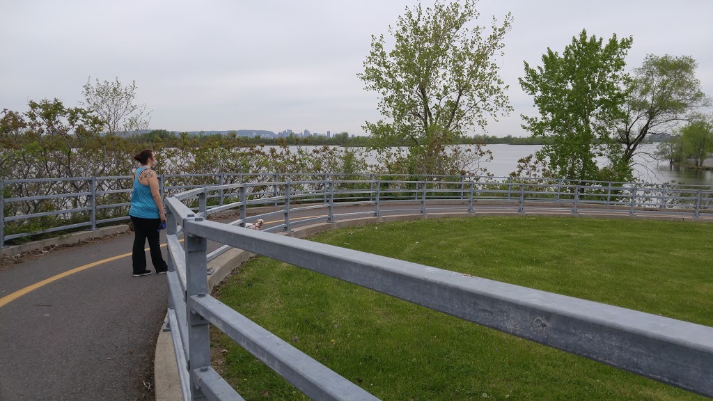 Centennial Plaza | 400 Rue Saint-Ignace, La Prairie, QC J5R 1E7, Canada