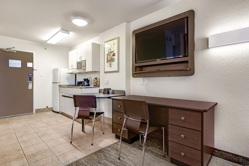 Motel 6 Saskatoon SK | 231 Marquis Dr, Saskatoon, SK S7R 1B7, Canada | Phone: (306) 665-6688
