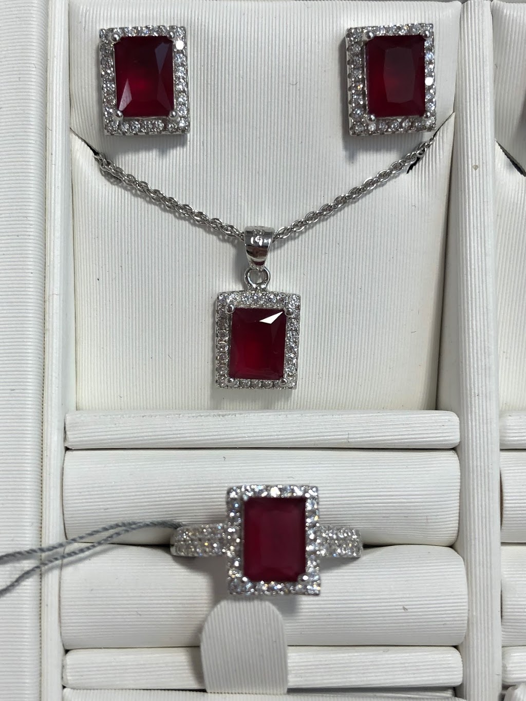Maymouna Jewelry | 59 Martinglen Crescent, Kitchener, ON N2E 2A3, Canada | Phone: (905) 920-8442