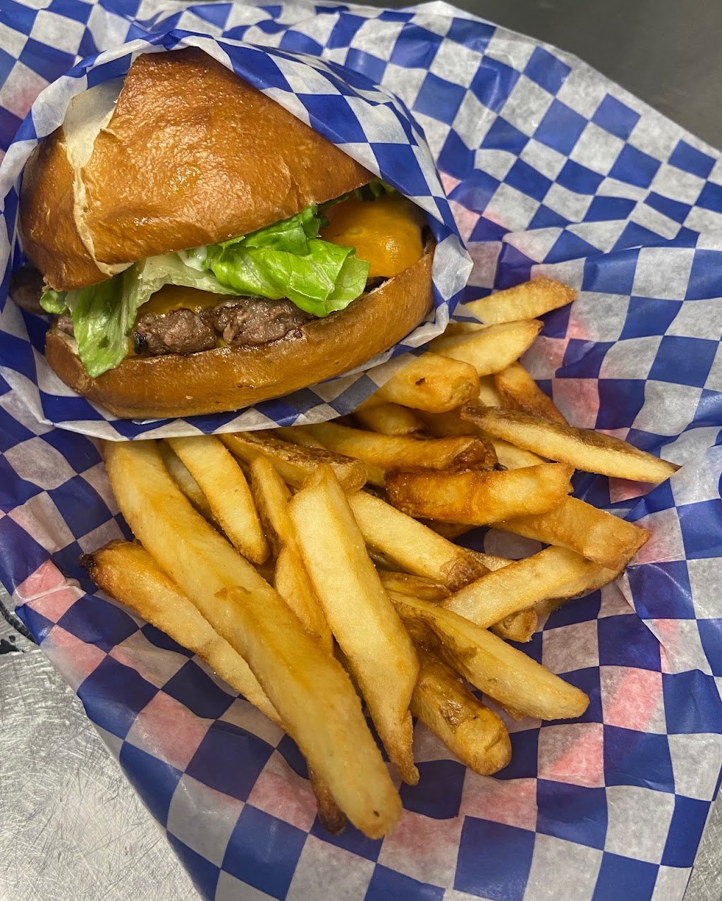 Border 9 Bar and Grill | 5 South Ave, Emerson, MB R0A 0L0, Canada | Phone: (204) 373-2015