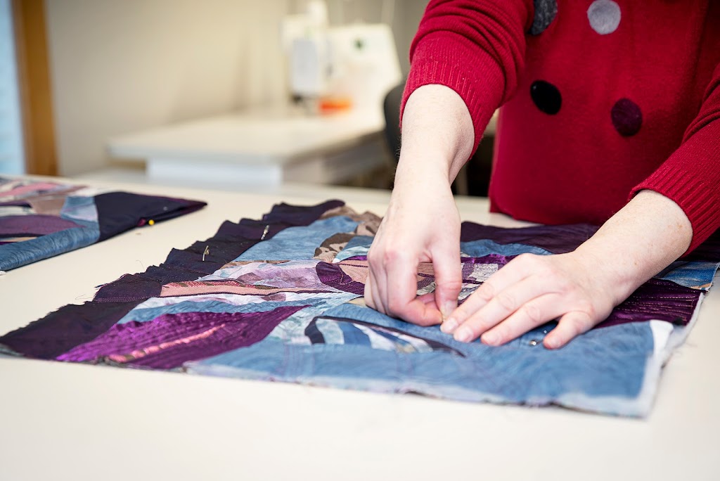 Christine Grenier ART | TEXTILE | DECO | 612 Chem. Craig, Saint-Jean-de-Brébeuf, QC G6G 0A1, Canada | Phone: (450) 294-3300