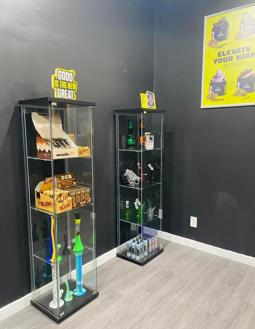 Hollander Hotel & Cannabis, Vape shop | 101 Broadway St, Holland, MB R0G 0X0, Canada | Phone: (204) 526-2191