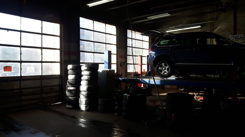 Garage Mécanique et Carrosserie - Auto Centre Rosemont | 205 Rue de Bellechasse Local B, Montreal, QC H2S 1W5, Canada | Phone: (514) 278-3078