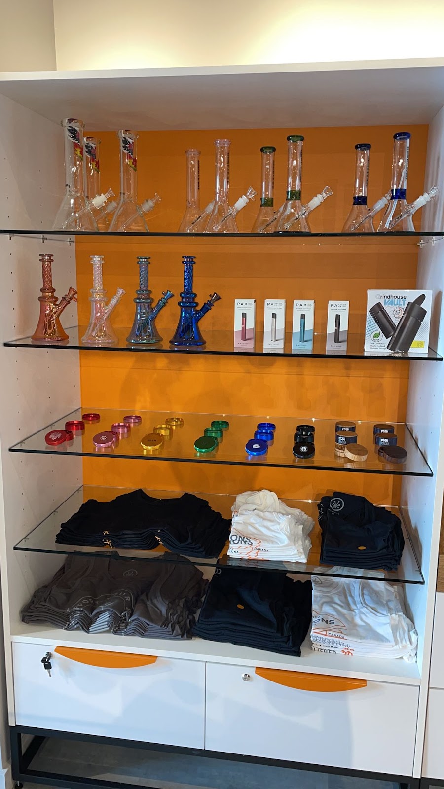 Sessions Cannabis - Kincardine | 728 Queen St, Kincardine, ON N2Z 1Z7, Canada | Phone: (519) 208-9516