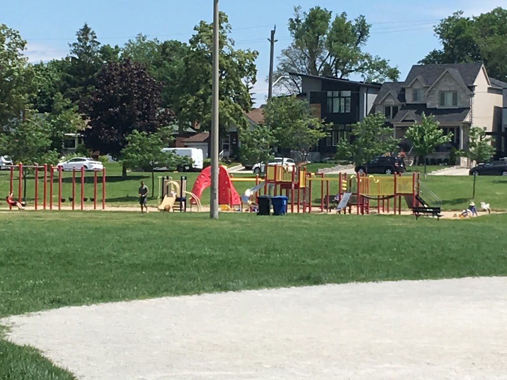 Blantyre Park | 180 Fallingbrook Rd, Scarborough, ON M1N 1N3, Canada | Phone: (416) 338-4386