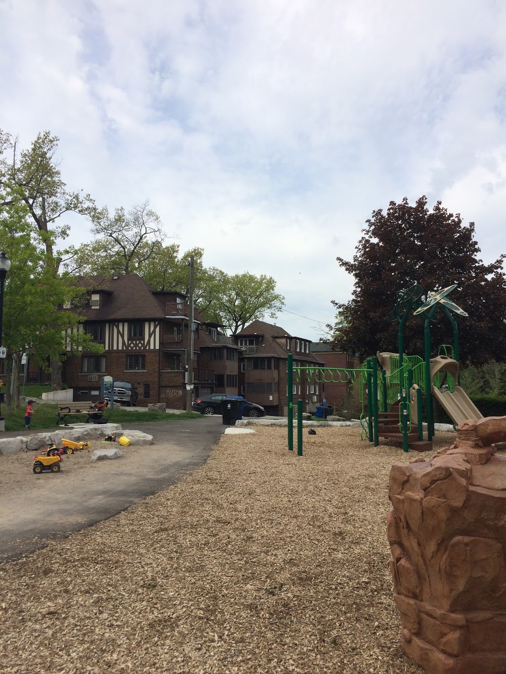 Traymore Park | 22 Traymore Crescent, Toronto, ON M6S 4K5, Canada | Phone: (416) 338-4386