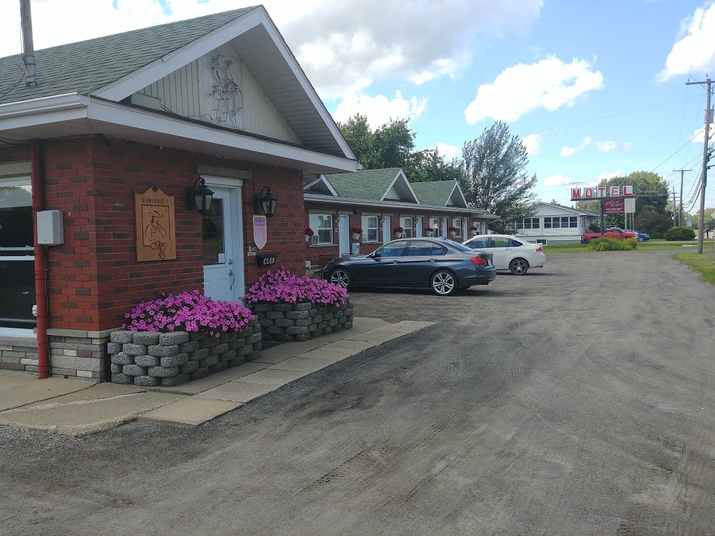 Motel LExquise | 79 QC-147, Coaticook, QC J1A 2S2, Canada | Phone: (819) 849-4897