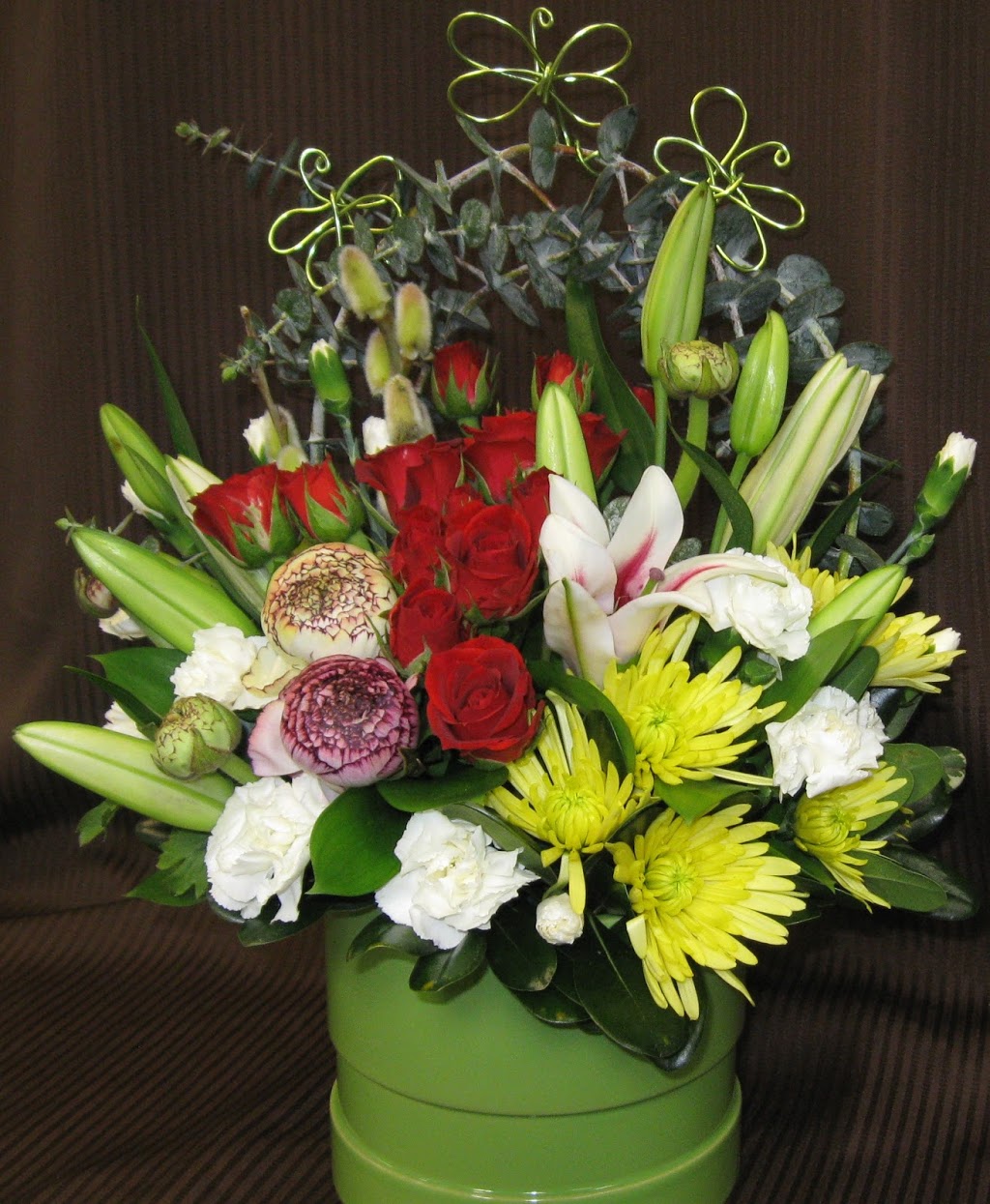 Select Roses | 3120 8 St E #112, Saskatoon, SK S7H 0W2, Canada | Phone: (306) 477-6737