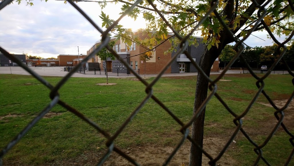 Plum Tree Park Public School | 6855 Tenth Line W, Mississauga, ON L5N 4Y6, Canada | Phone: (905) 824-0155