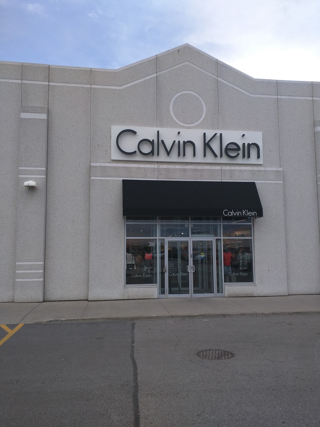 Calvin Klein Outlet | 775 Britannia Rd W #3B, Mississauga, ON L5V 2Y1, Canada | Phone: (905) 814-4978