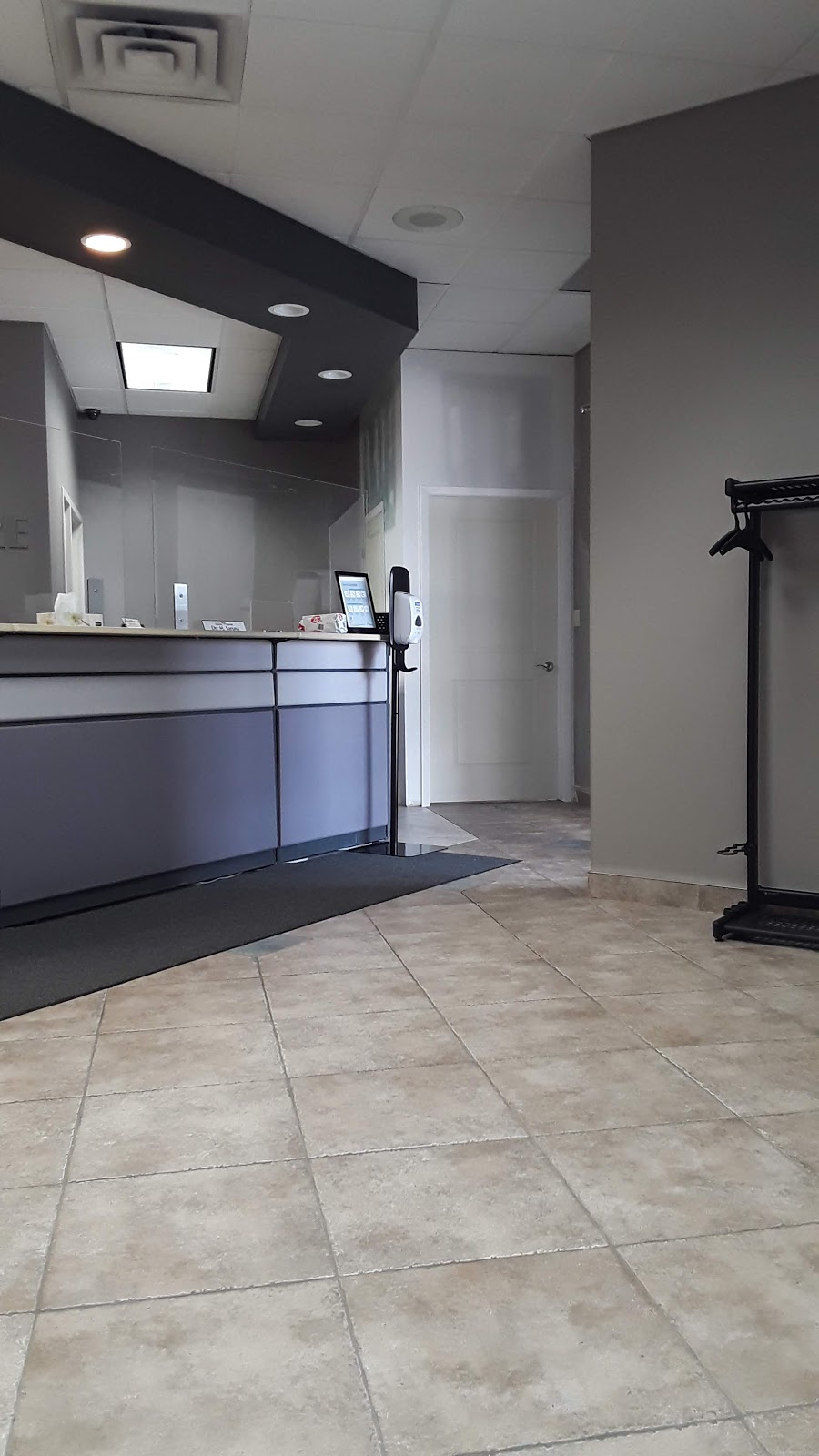 Lonsdale Apartments | 3777 Riverside Dr E, Windsor, ON N8Y 4W6, Canada | Phone: (519) 944-1829