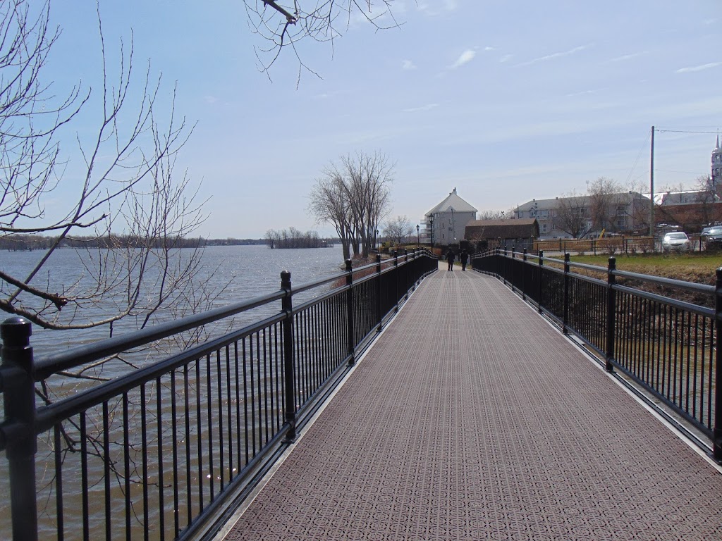 Promenade Paul-Sauvé | 1 Rue de Bellefeuille, Saint-Eustache, QC J7R, Canada | Phone: (450) 974-5000