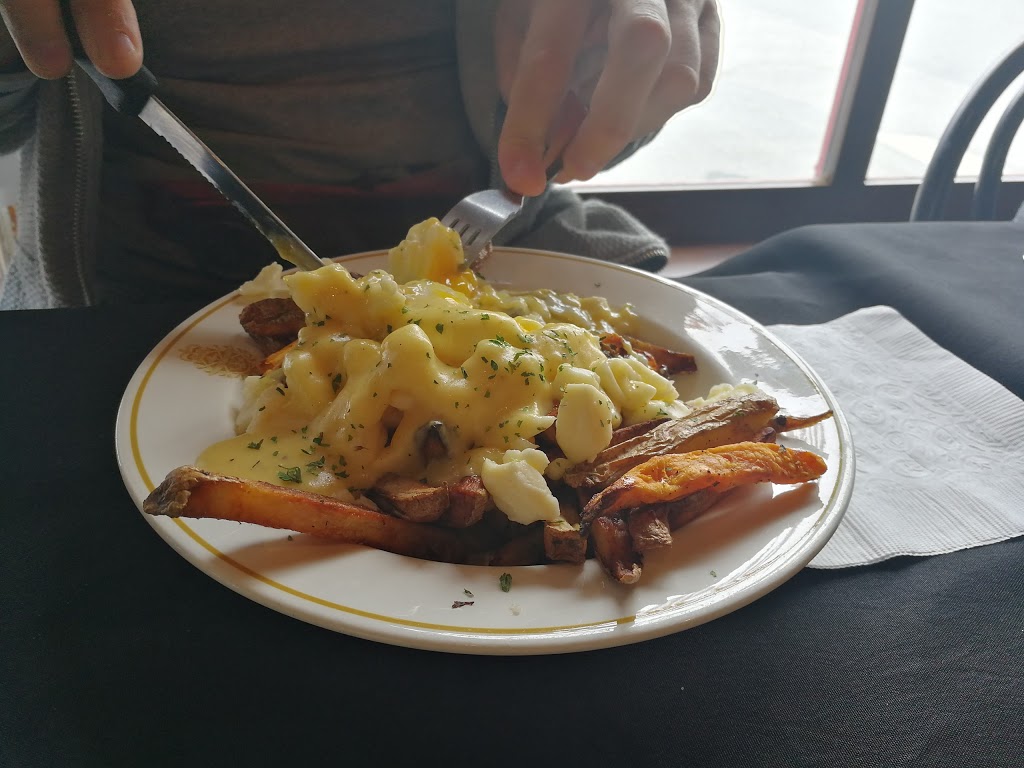 Le Marche Public Mante du Carre | 6 Rue Daniel Johnson, Danville, QC J0A 1A0, Canada | Phone: (819) 839-2843