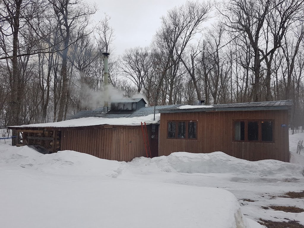 Érablière Jean-François Tremblay | 695 Chem. du Tour du Lac Lynch N, LAscension, QC J0T 1W0, Canada | Phone: (819) 443-1139
