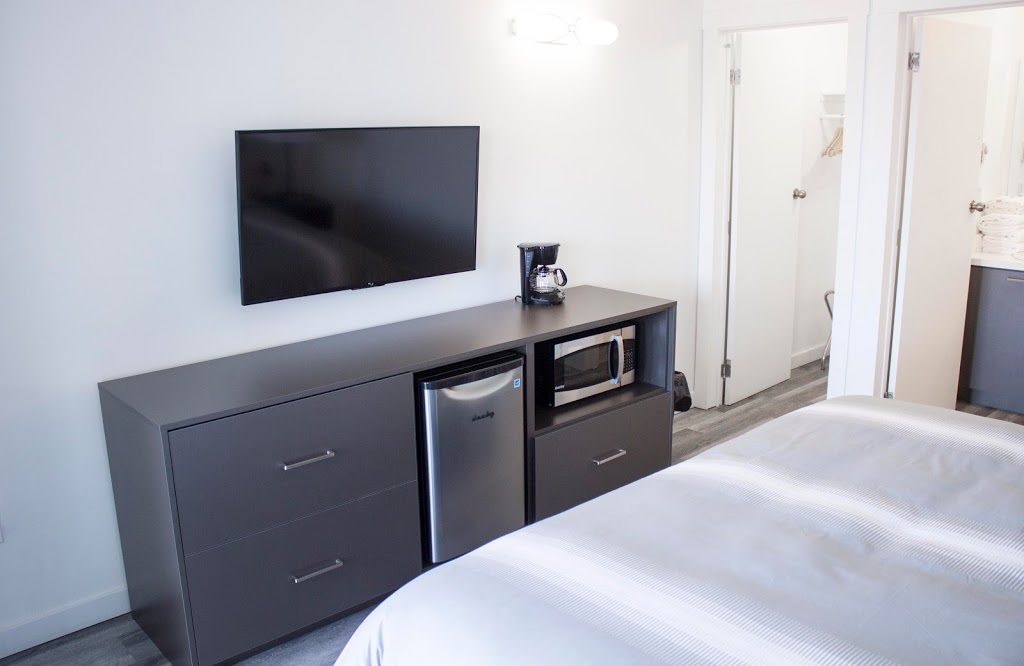 Bowmanville Marina Inn & Suites | 70 Port Darlington Rd, Bowmanville, ON L1C 3K3, Canada | Phone: (905) 623-4925