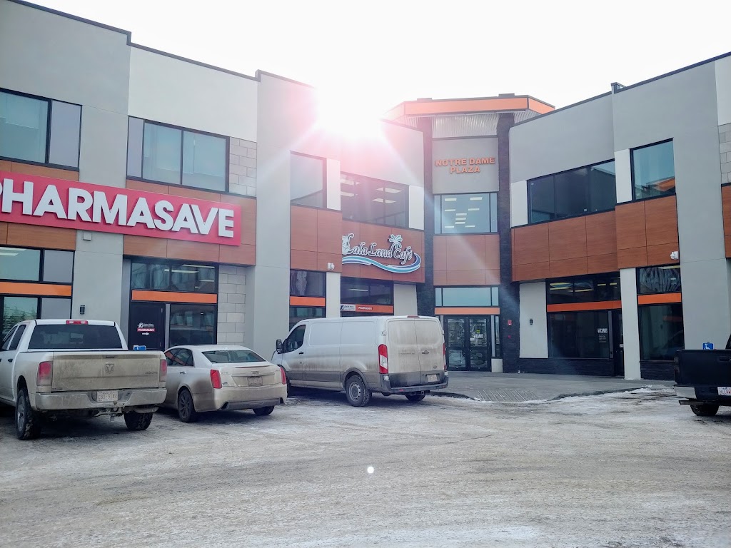 Dr. Kaisra Esmail - Eye Physician and Surgeon | 2827 30 Ave Unit 1201, Red Deer, AB T4R 2P7, Canada | Phone: (587) 802-5417
