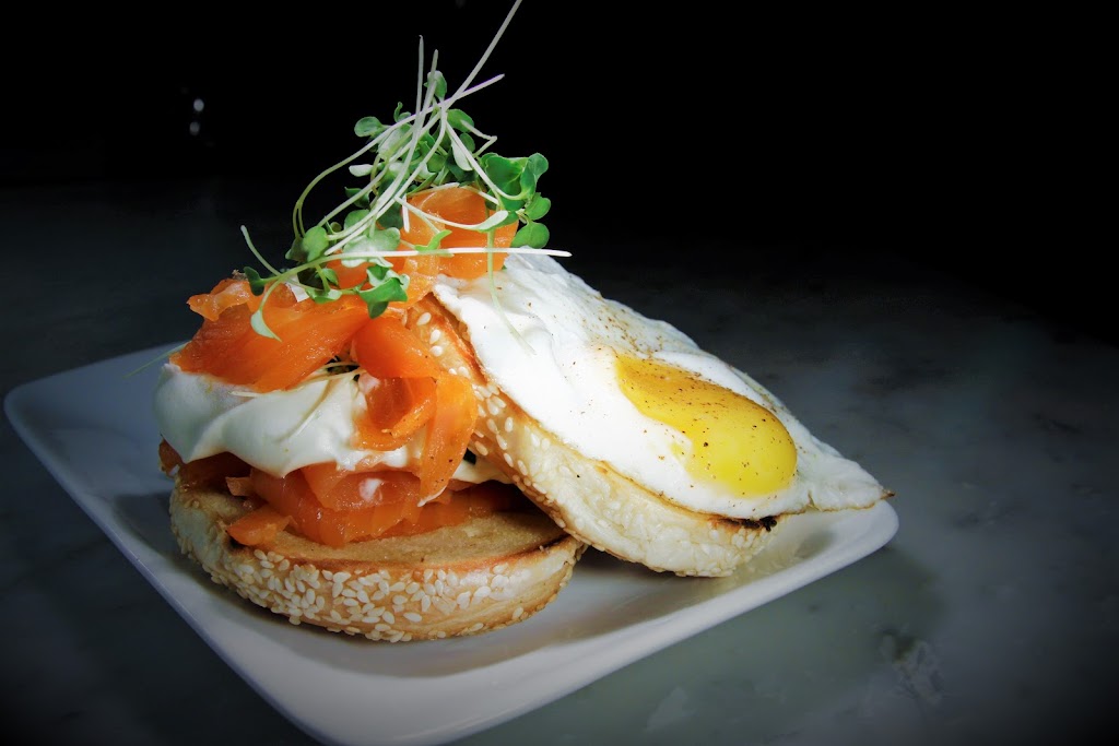 Les Oiseaux | 554 Av. Duluth E, Montréal, QC H2L 1A9, Canada | Phone: (514) 849-8844