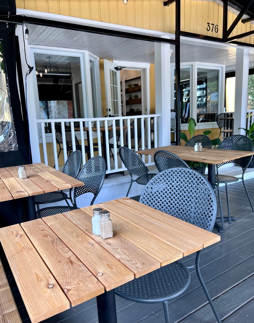 Le 376 - Charcuterie • Bistro | 376 Rue Allard, Saint-Donat-de-Montcalm, QC J0T 2C0, Canada | Phone: (819) 424-0303