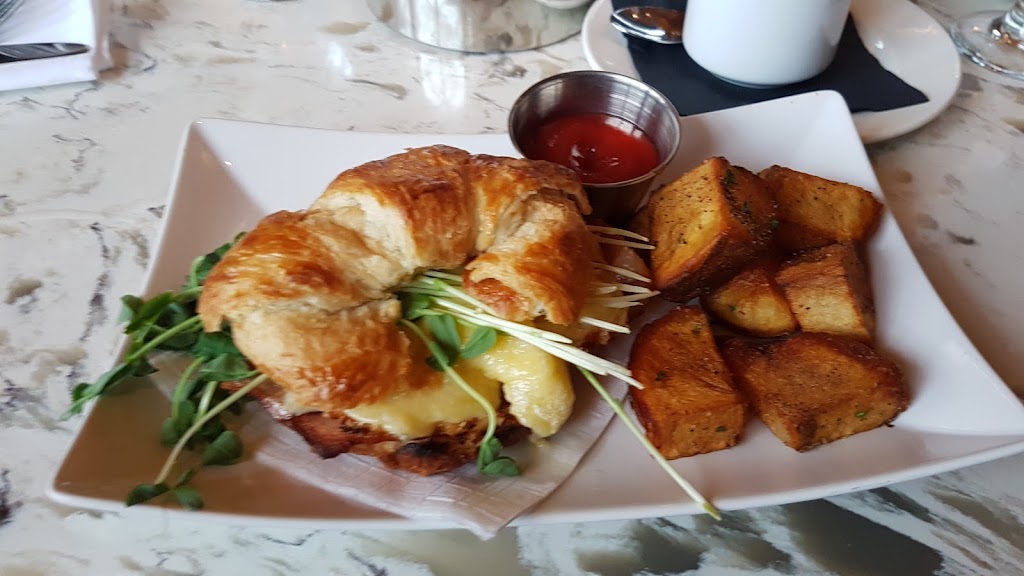 Cirque Restaurant And Bar | 5346 Highline Dr, Fernie, BC V0B 1M6, Canada | Phone: (250) 423-2056