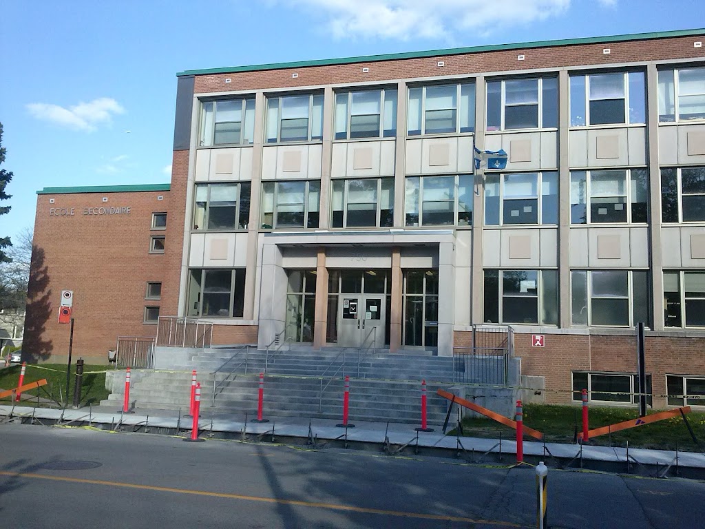 École secondaire Sophie-Barat - Annexe | 750 Boul. Gouin E, Montréal, QC H2C 1A6, Canada | Phone: (514) 596-5538