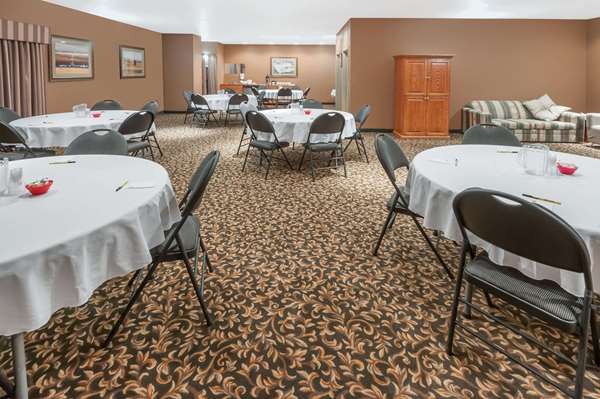 Super 8 by Wyndham Three Hills AB | 208 18 Ave N, Three Hills, AB T0M 2A0, Canada | Phone: (403) 443-8888