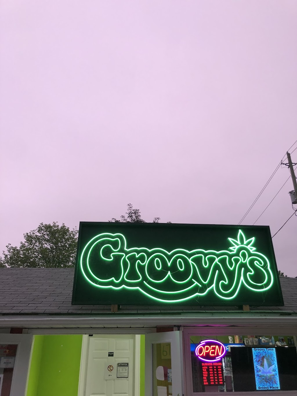 Groovys Cannabis | 676 River Rd E, Wasaga Beach, ON L9Z 2M3, Canada | Phone: (705) 715-7683