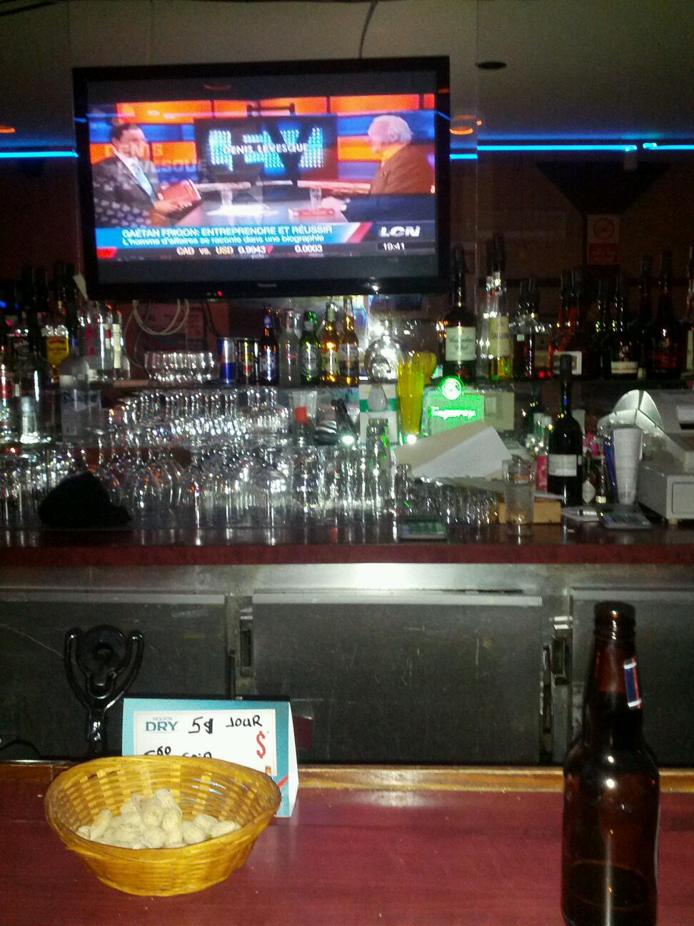 Bar La Cachette | 134 Rue Morin, Sainte-Adèle, QC J8B 2P7, Canada | Phone: (450) 229-4199