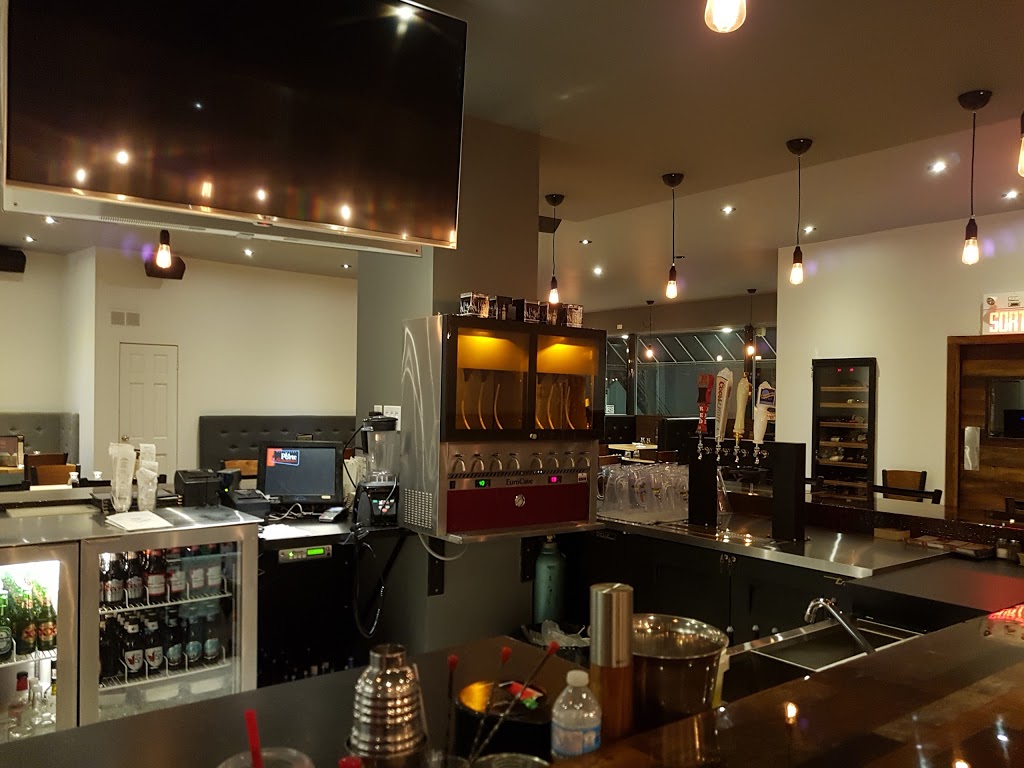 Restaurant La Porte-Laurentide | 802 Rue Saint-Isidore, Saint-Lin - Laurentides, QC J5M 2V4, Canada | Phone: (450) 439-1711