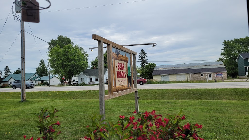 Bear Tracks Inn and Restaurant | 2837 Hwy 6, Lions Head, ON N0H 1W0, Canada | Phone: (519) 793-3555