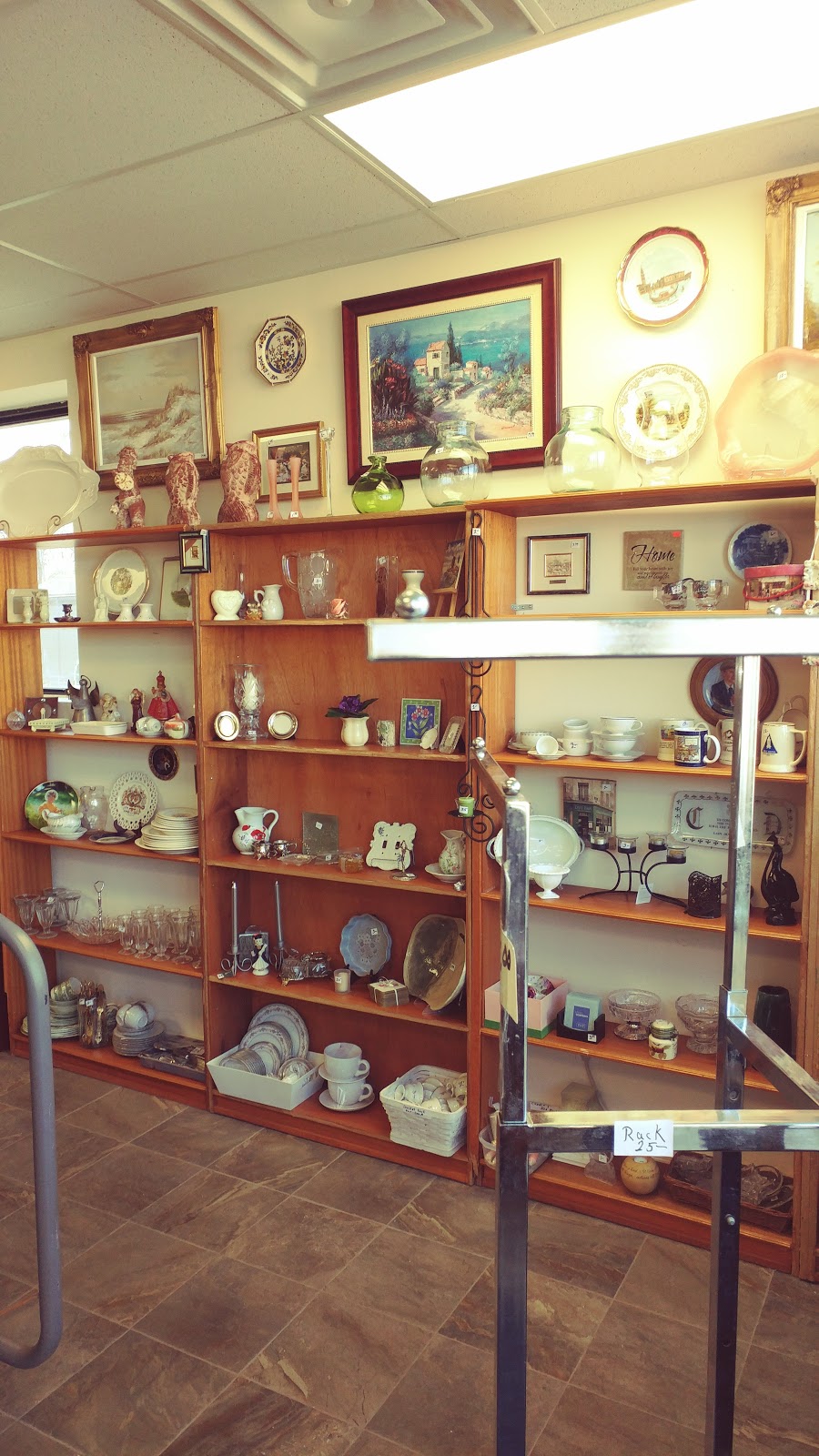 Vincents Store | 5970 Lundys Ln, Niagara Falls, ON L2G 5Z7, Canada | Phone: (289) 296-3807