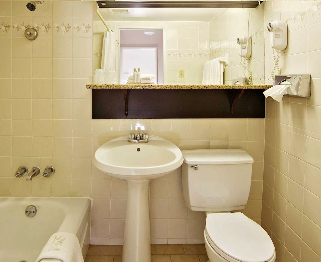 Ottawa Embassy Hotel and Suites | 25 Cartier St, Ottawa, ON K2P 1J2, Canada | Phone: (613) 237-2111