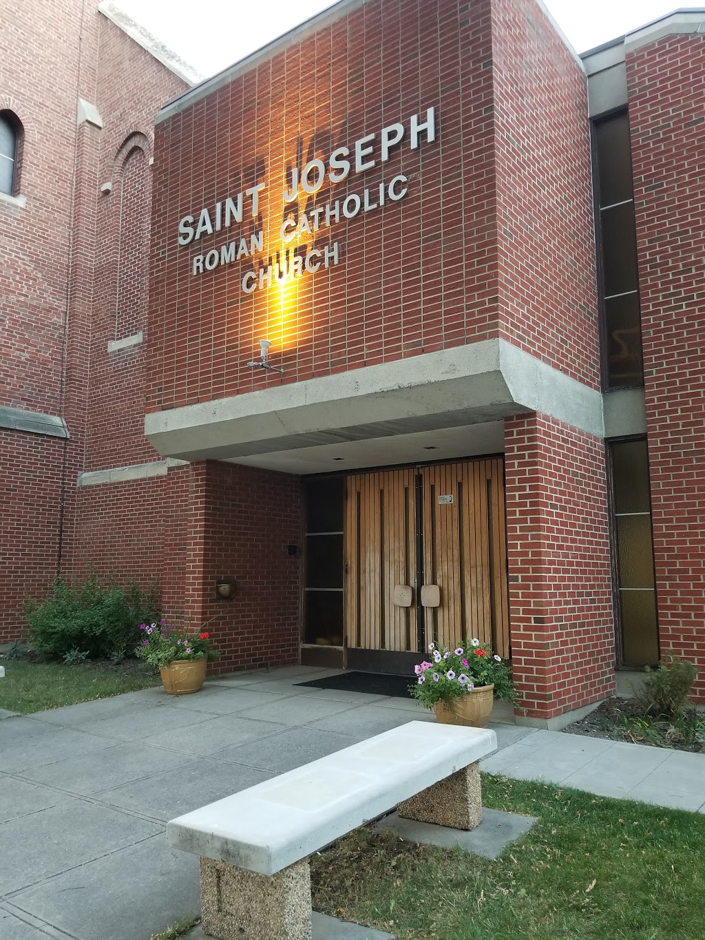 St. Joseph Catholic Church | 640 19 Ave NW, Calgary, AB T2M 0Y8, Canada | Phone: (403) 289-2591