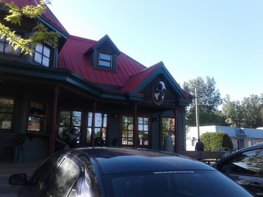 Bar Laitier Manoir des Glaces | 19 Rue Maurault, Pierreville, QC J0G 1J0, Canada | Phone: (450) 880-0464