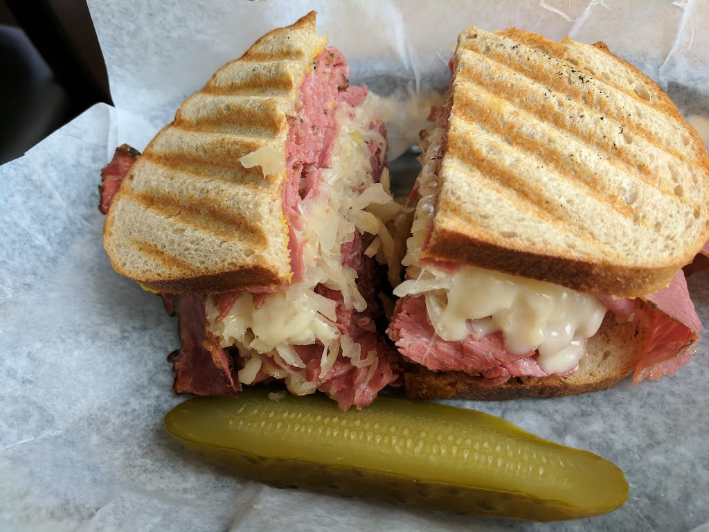 Estrellas Montreal Deli | 5932 200 St, Langley City, BC V3A 1N3, Canada | Phone: (604) 539-9988