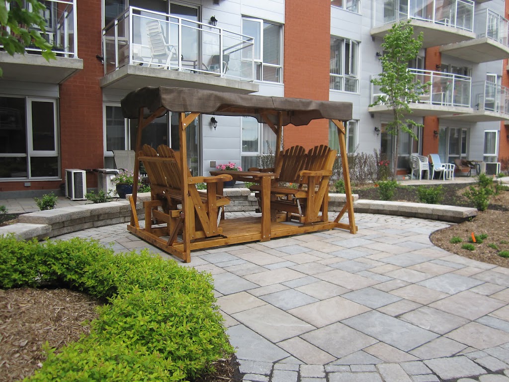Dans ta cour | 2051 Rue de la Visitation, Saint-Charles-Borromée, QC J6E 7Y8, Canada | Phone: (450) 756-1551