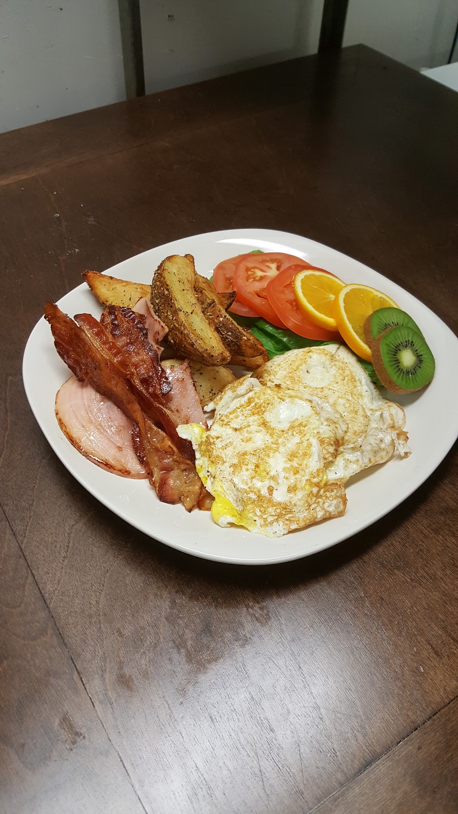 Restaurant Le Renato | 3423 Rue Laval, Lac-Mégantic, QC G6B 1A5, Canada | Phone: (819) 583-5585