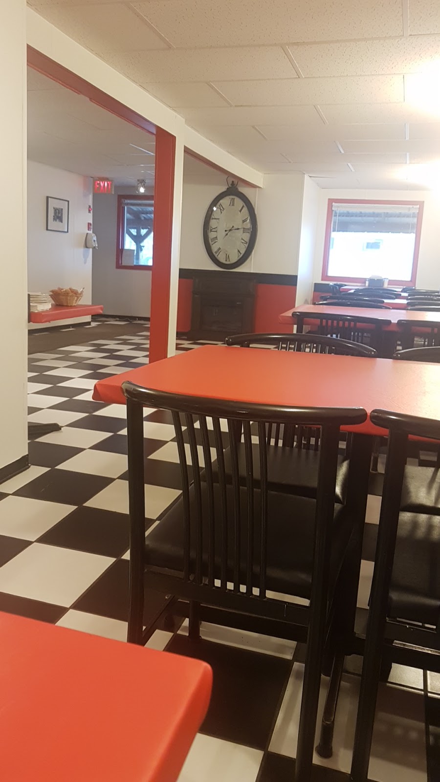 Farmcraft Beverages at the Central Butte Hotel | 109 Main St, Central Butte, SK S0H 0T0, Canada | Phone: (306) 796-9090